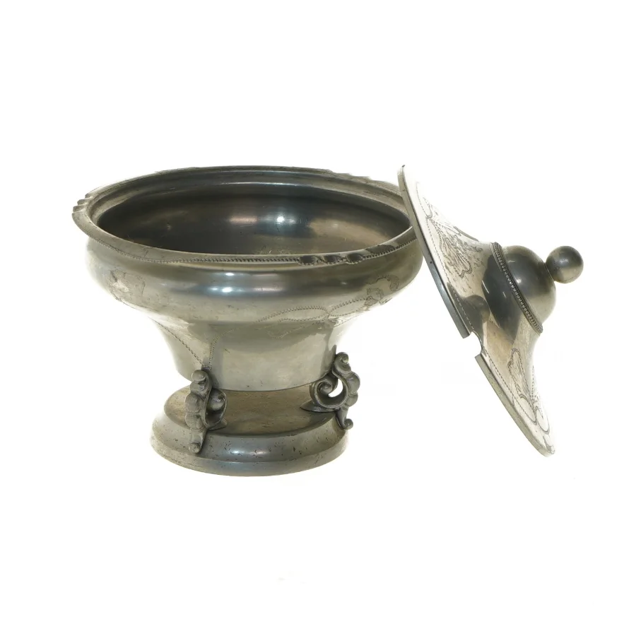 Svensk Tenn skål med låg (str. Ø 14x10 cm)