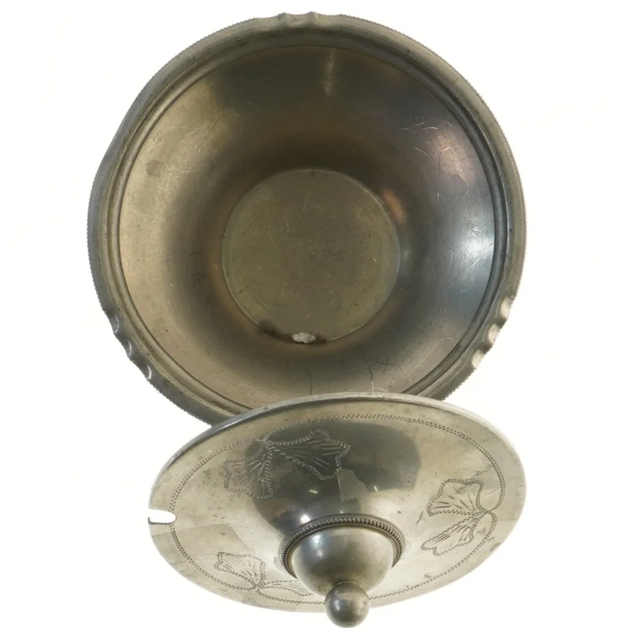 Svensk Tenn skål med låg (str. Ø 14x10 cm)