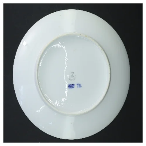 Porcelænsplatte med blå design fra Royal Copenhagen (str. Ø 22,5 cm)