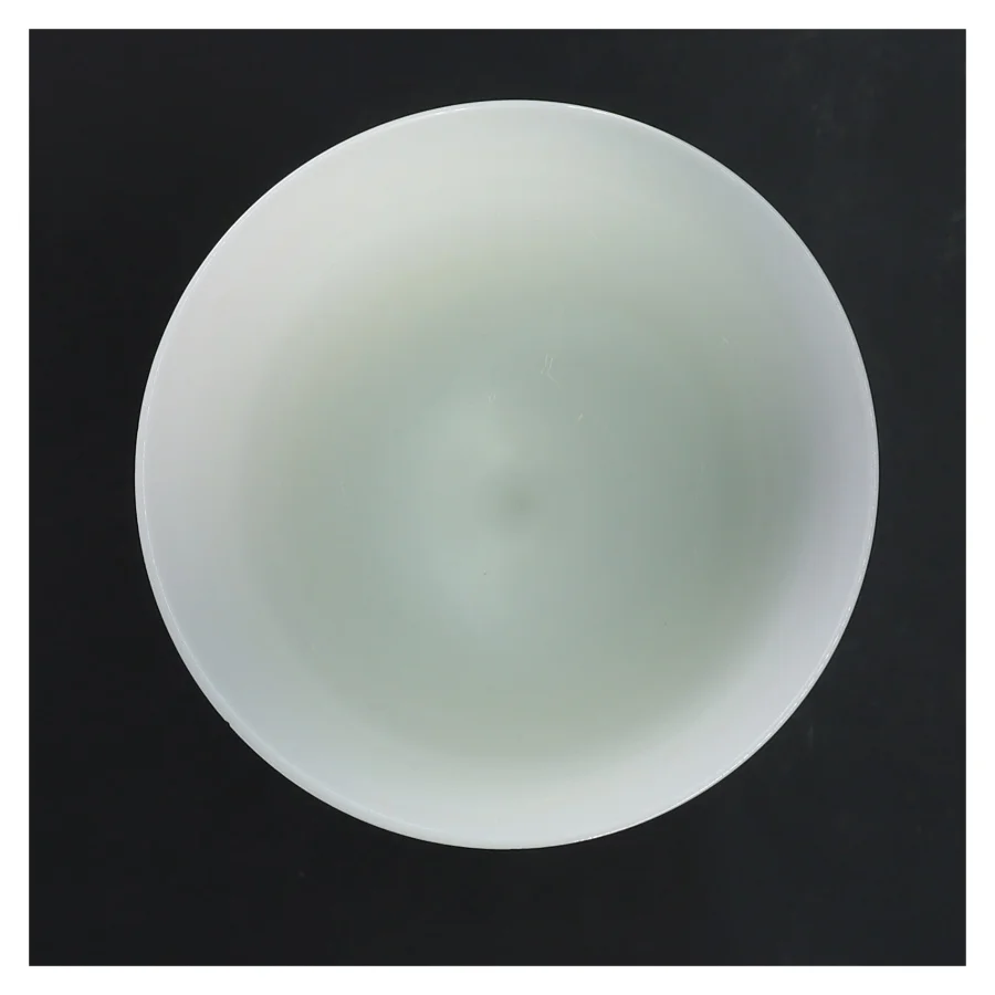 Elegant hvid vase (str. Ø 10,5 cm længde 18 cm)