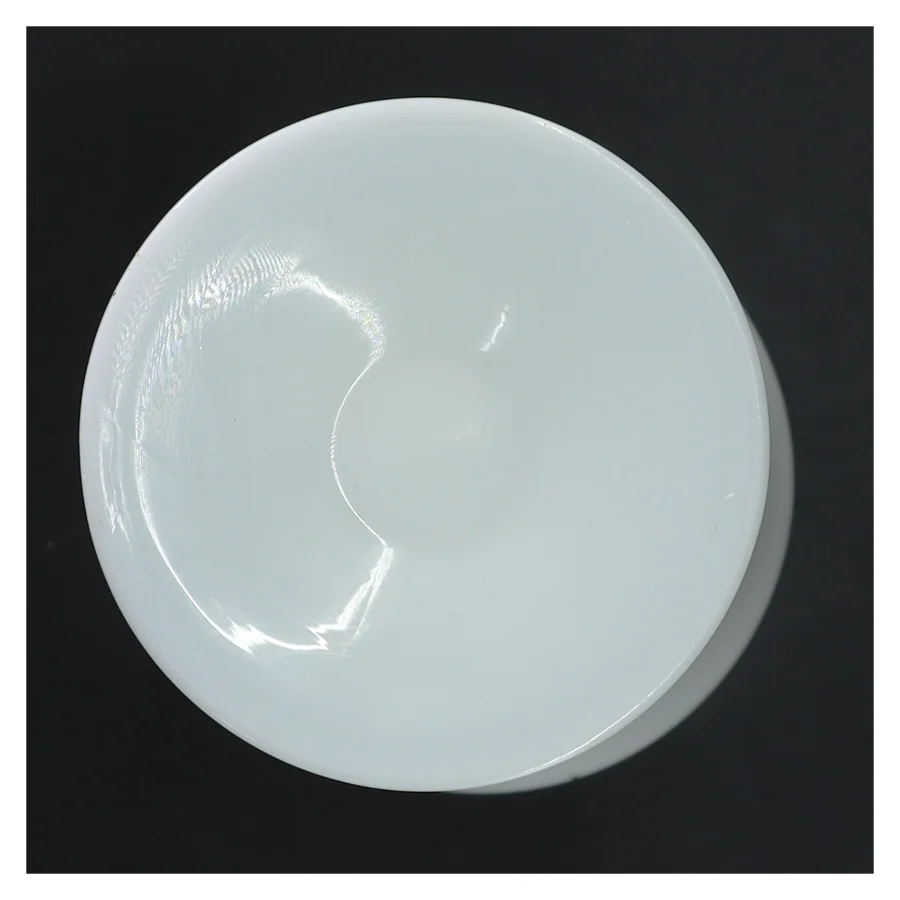 Elegant hvid vase (str. Ø 10,5 cm længde 18 cm)