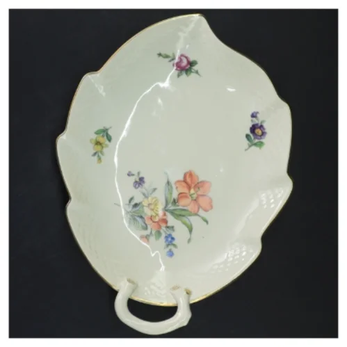 B&G Saksisk blomst bladformet fad (str. 25x19 cm)