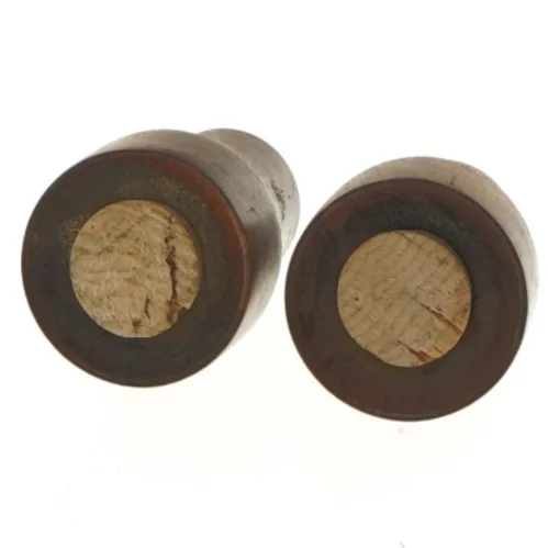 Sæt med salt- og peberbøsser i teak (str. 7x4,5 cm)