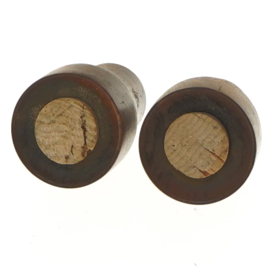 Sæt med salt- og peberbøsser i teak (str. 7x4,5 cm)