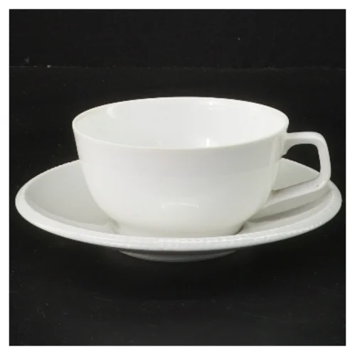 4 hvide B&G kopper samt underkopper (str. underkop ø 15 cm, kop ø 10 cm)