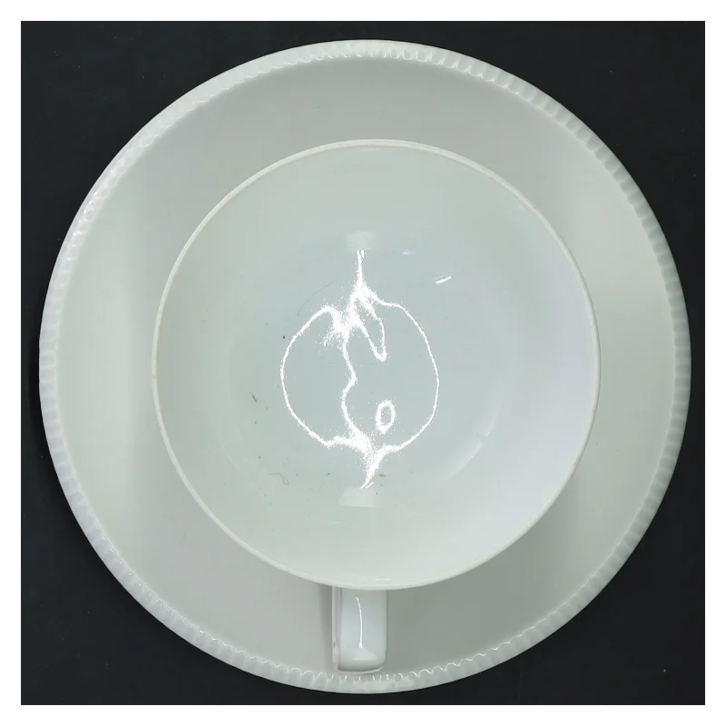 4 hvide B&G kopper samt underkopper (str. underkop ø 15 cm, kop ø 10 cm)