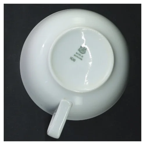 4 hvide B&G kopper samt underkopper (str. underkop ø 15 cm, kop ø 10 cm)