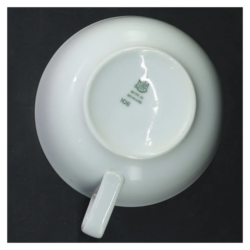 4 hvide B&G kopper samt underkopper (str. underkop ø 15 cm, kop ø 10 cm)