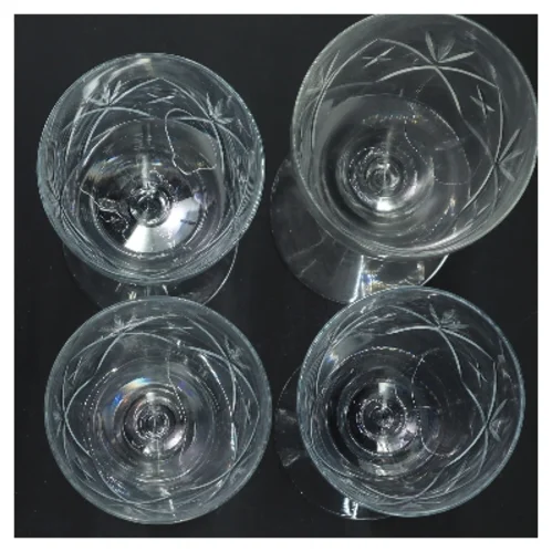 Fire Ulla vinglas med mønster (str. 4 stk Ø 7,5 cm længde 17,5 cm)