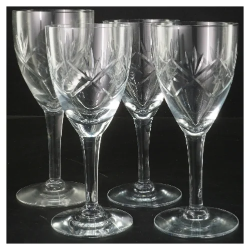 Fire Ulla vinglas med mønster (str. 4 stk Ø 7,5 cm længde 17,5 cm)