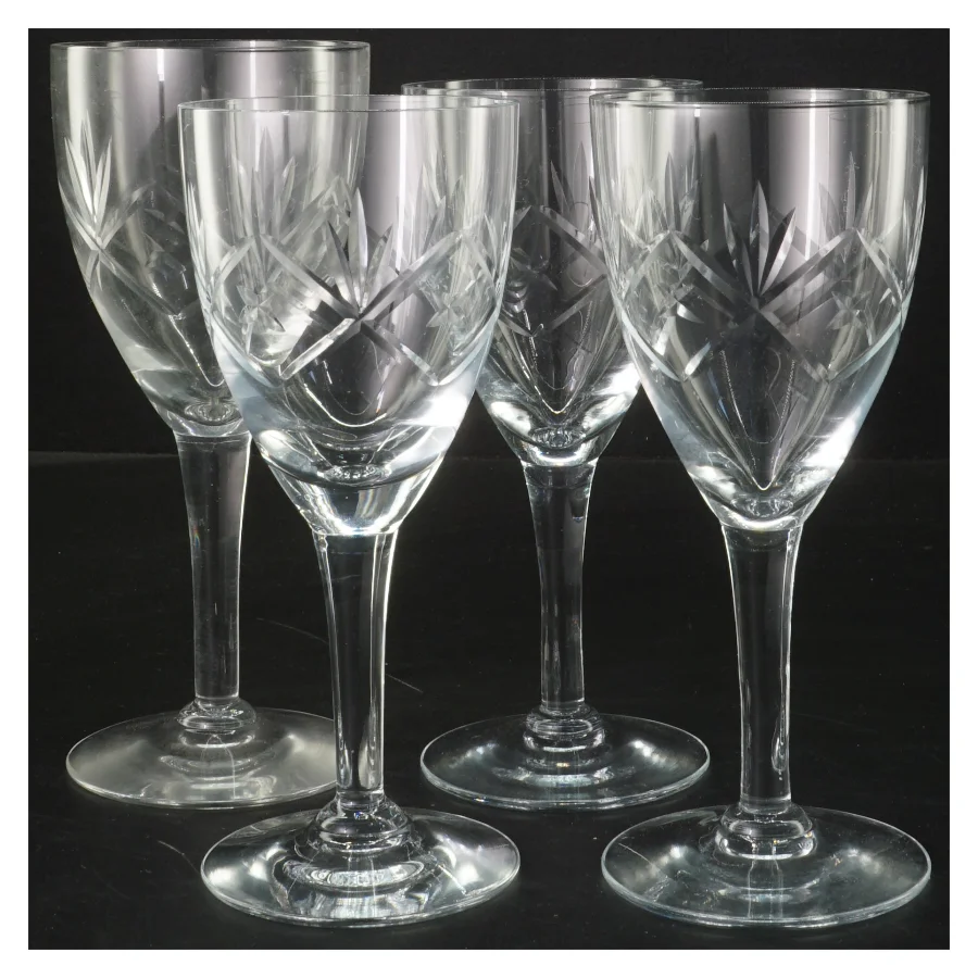 Fire Ulla vinglas med mønster (str. 4 stk Ø 7,5 cm længde 17,5 cm)