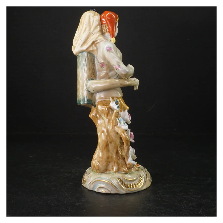 Porcelænsfigur af vandbærer (str. 27 cm)