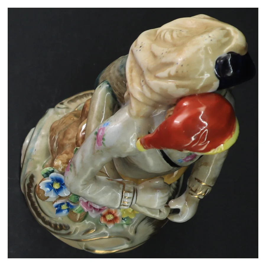 Porcelænsfigur af vandbærer (str. 27 cm)