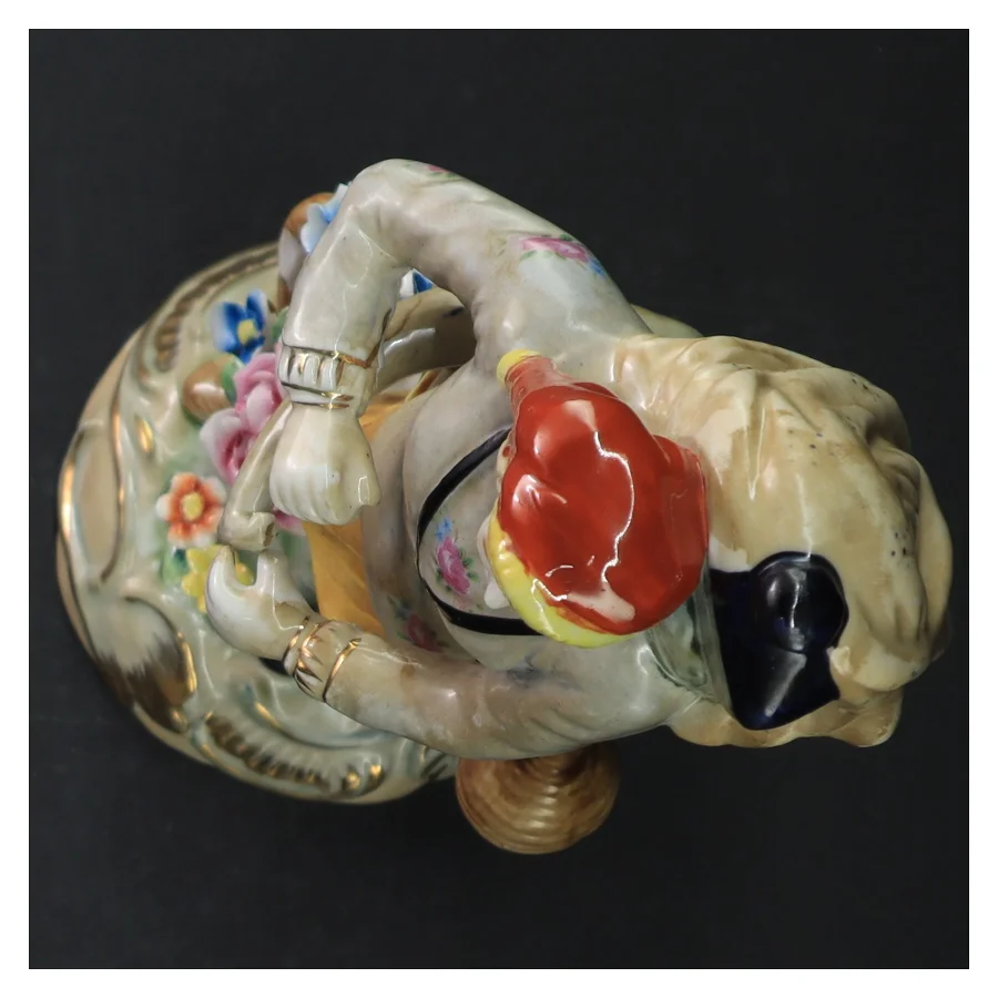 Porcelænsfigur af vandbærer (str. 27 cm)