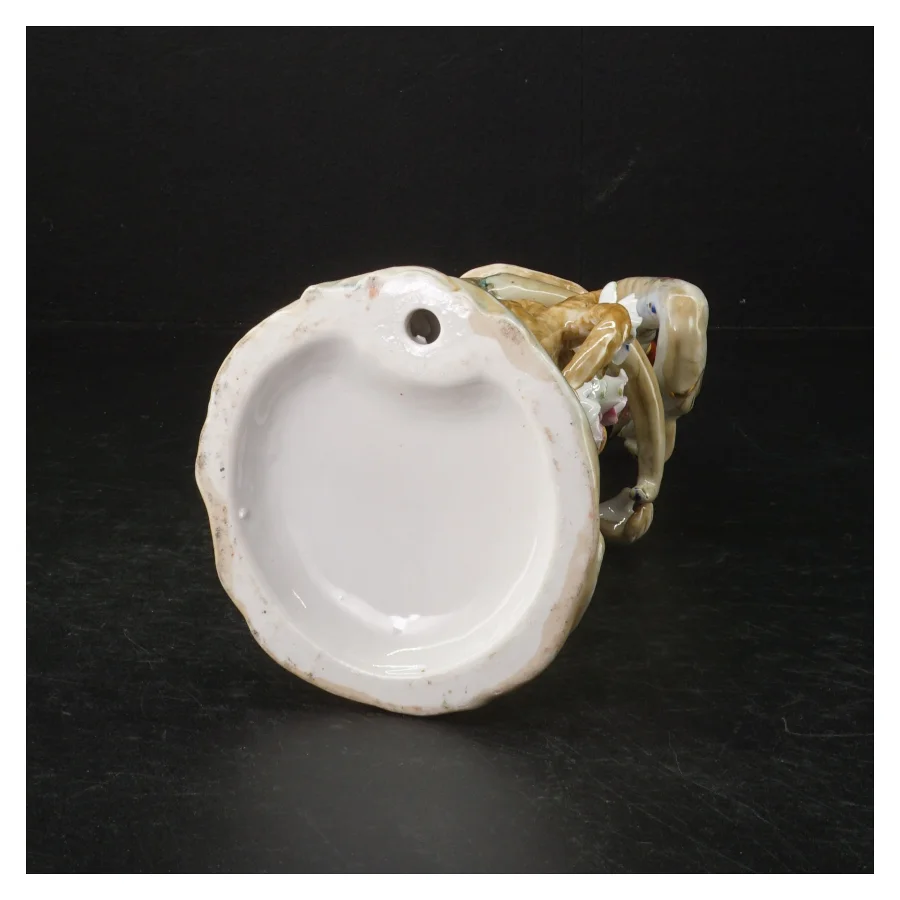 Porcelænsfigur af vandbærer (str. 27 cm)