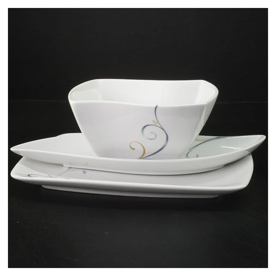 Fyrklöveren Victoria serveringsdele (str. 16 og 29 og 25 cm)