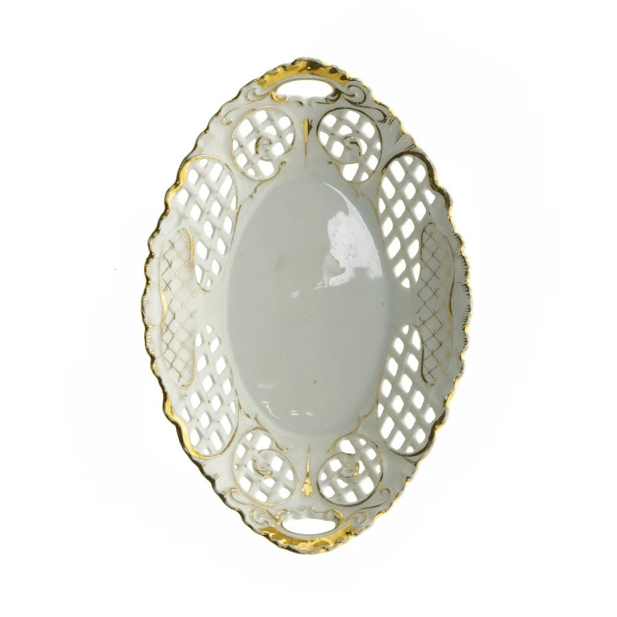 Porcelænsskål med gennembrudt mønster og guldkant (str. 29 x 30 cm)