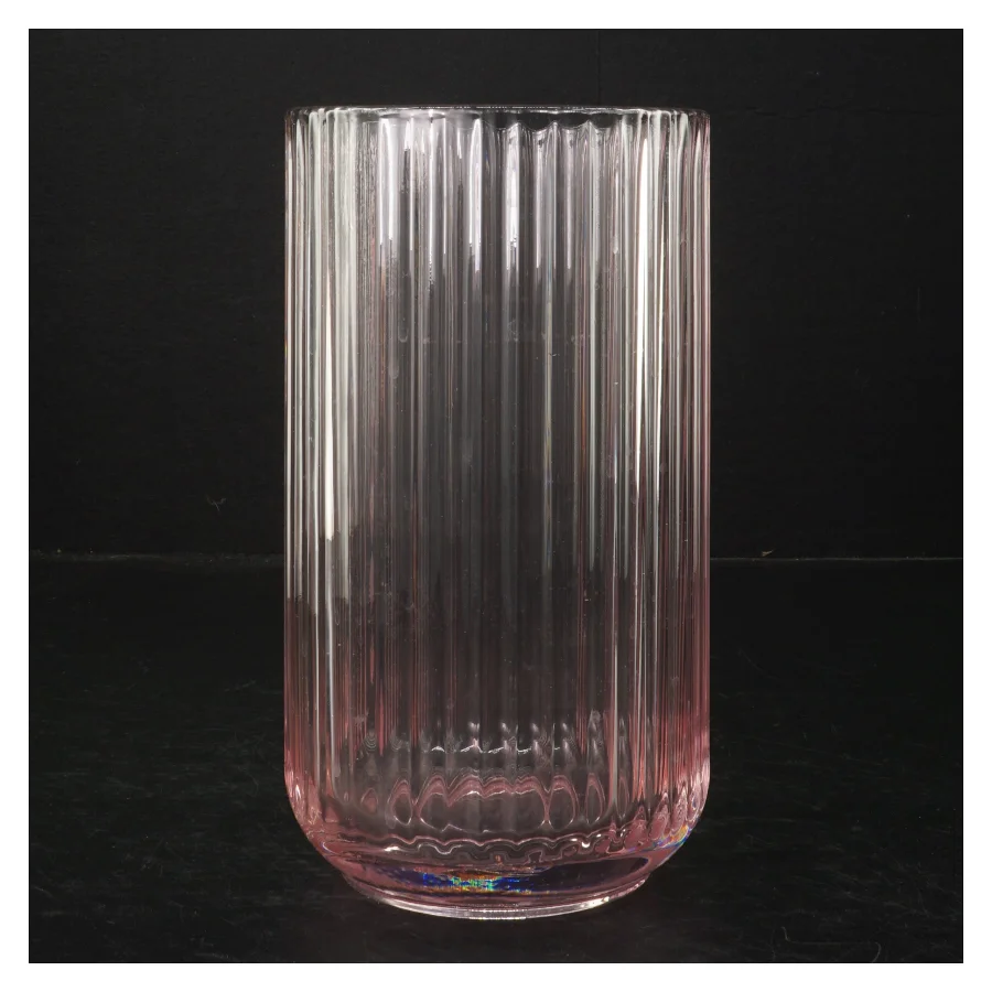 Glasvase fra Lyngby (str. H 20 cm ø. 11 cm)