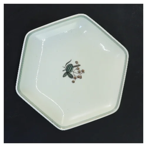 Hexagonal porcelæns fad Hjertegræs, Royal Copenhagen (str. 17 cm) fra Royal Copenhagen