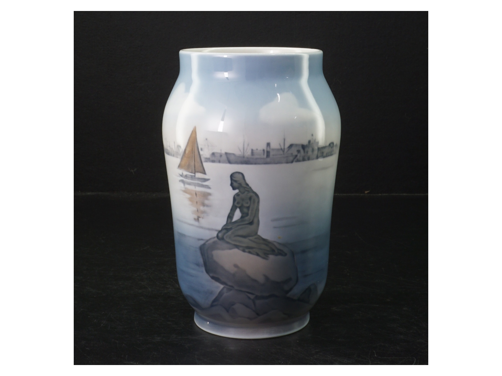 Royal Copenhagen Langelinie vase (str. 17 cm ø. 11 cm)