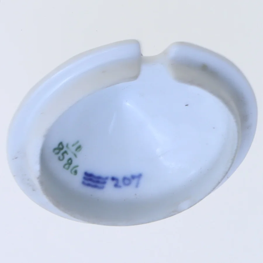 Royal Copenhagen blå blomst låg 10/8586 (str. Ø 6,5 cm)