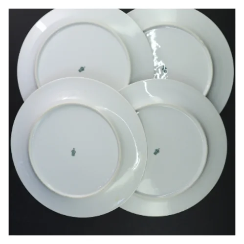 4 hvide tallerkener(str. Ø 26 cm)