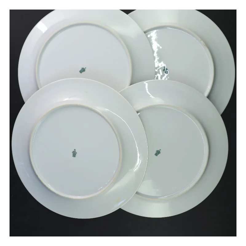4 hvide tallerkener(str. Ø 26 cm)