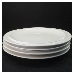 4 hvide tallerkener(str. Ø 26 cm)