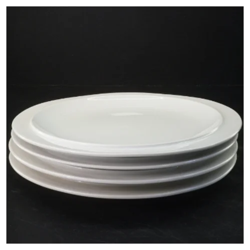 4 hvide tallerkener(str. Ø 26 cm)