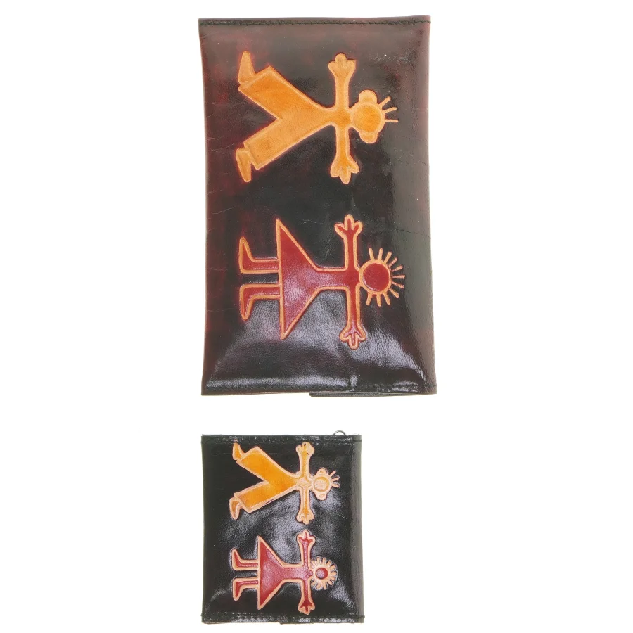 Læderpunge med dekorative figurer (str. 9 x 8,5 cm. 19,5 x 12 cm)