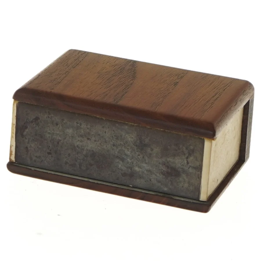 Træ æske med tændstikker (str. 10x7x4 cm)