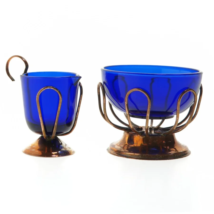 Sukkerskål og  flødekande Blå glas og kobberkramersæt (str. 8 cm. ø. 10 cm. og. ø. 5 cm)