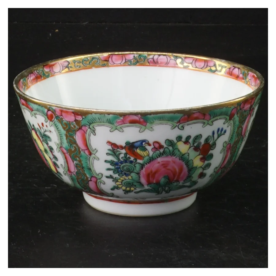 Porcelænsskål med farverig dekoration (str. Ø 12 cm)