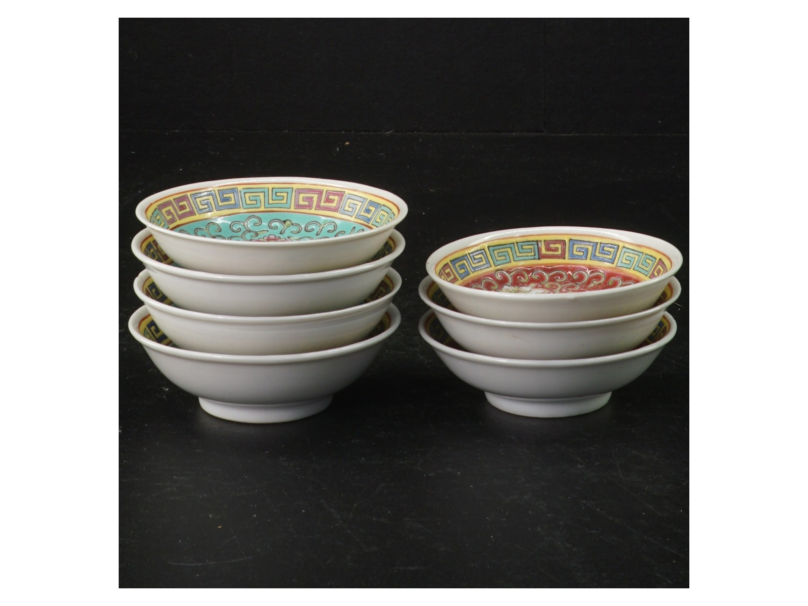 Dekoreret porcelænstallerkener (str. Ø 8 cm)