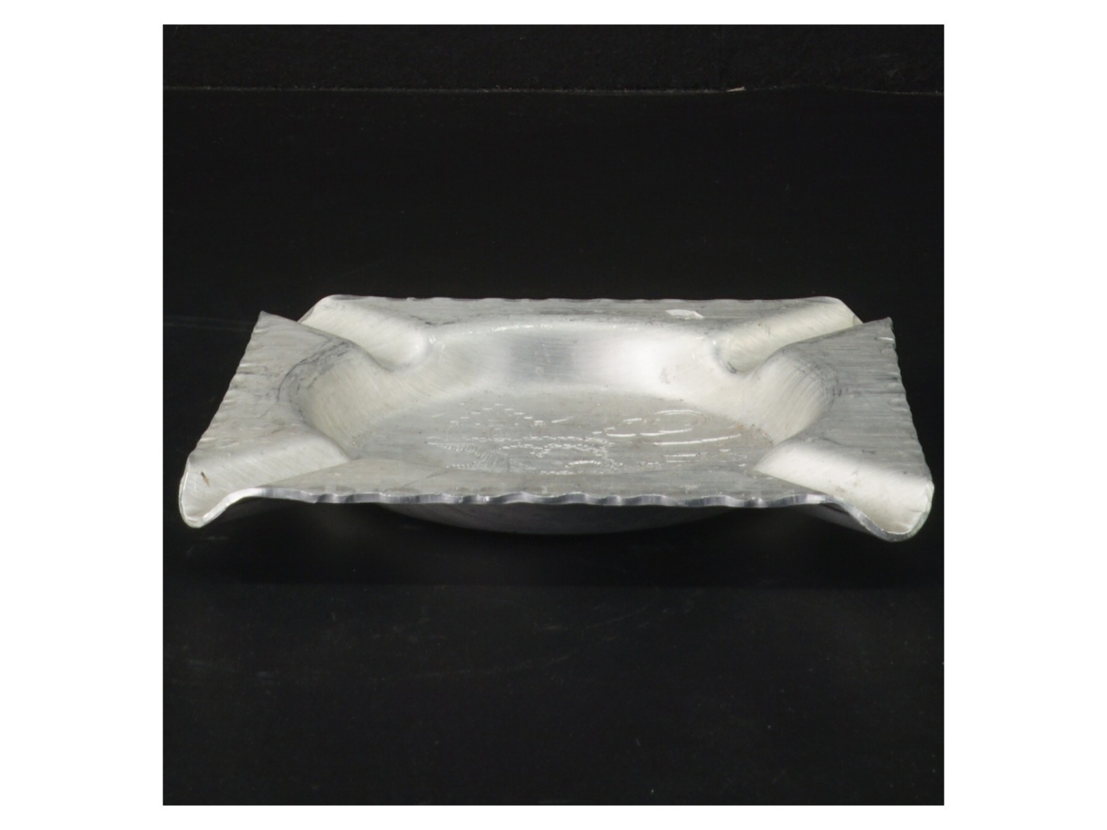 Askebæger i aluminium (str. 13,5 x 13,5 cm)