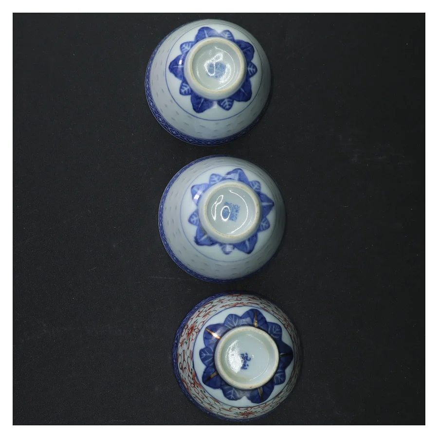 Porcelænsskåle i blåt og hvidt (str. H 6 cm)