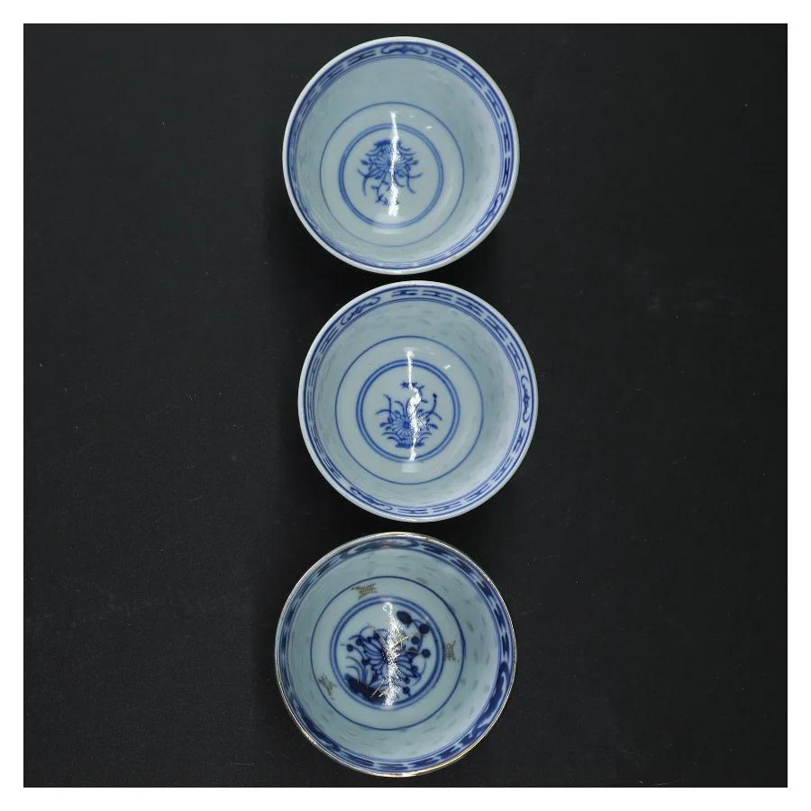 Porcelænsskåle i blåt og hvidt (str. H 6 cm)