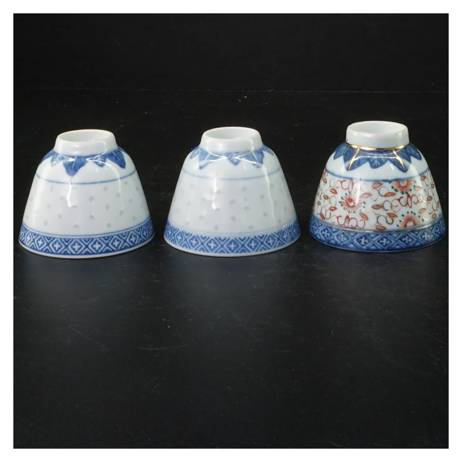 Porcelænsskåle i blåt og hvidt (str. H 6 cm)