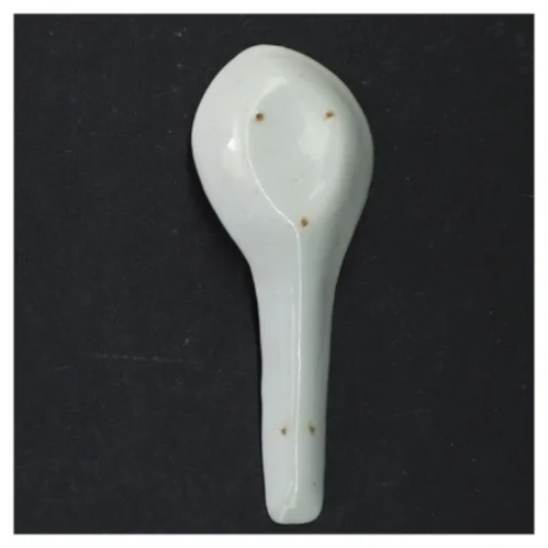 Dekorativ kinesisk porcelænsske (str. 12 cm)