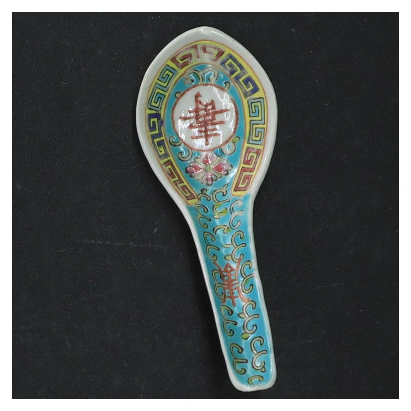 Dekorativ kinesisk porcelænsske (str. 12 cm)