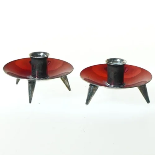 To retro røde lysestager (str. Ø 6 cm)