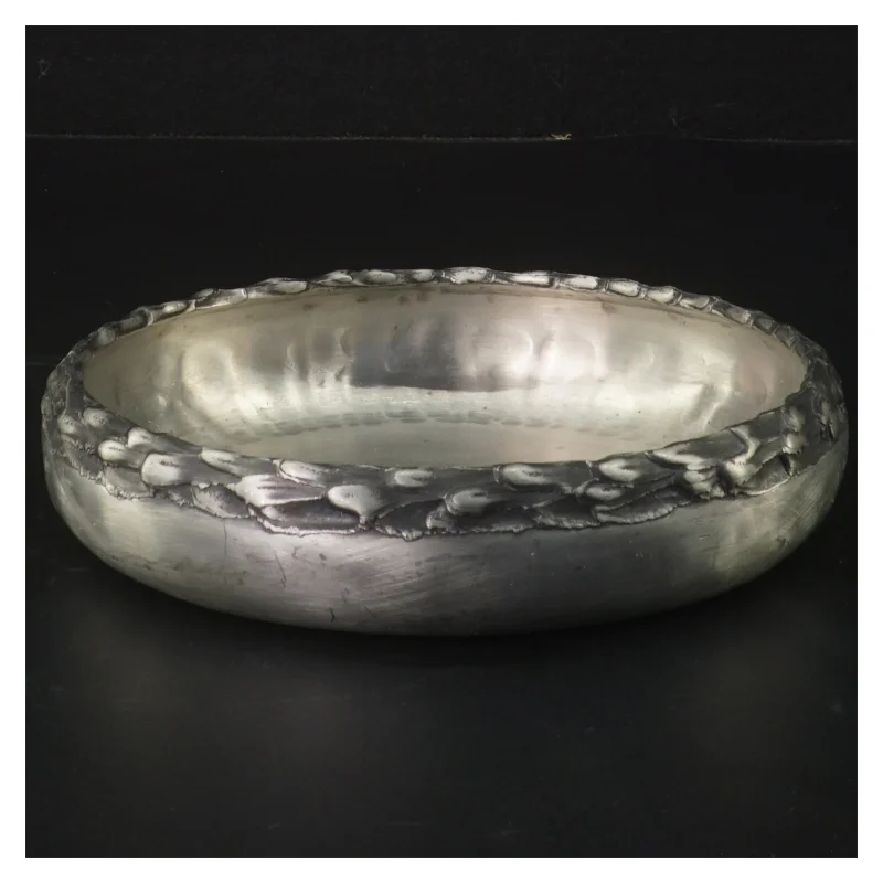 Rund skål i metal fra Riddertinn Håndarbeid (str. Ø. 15,5 cm)