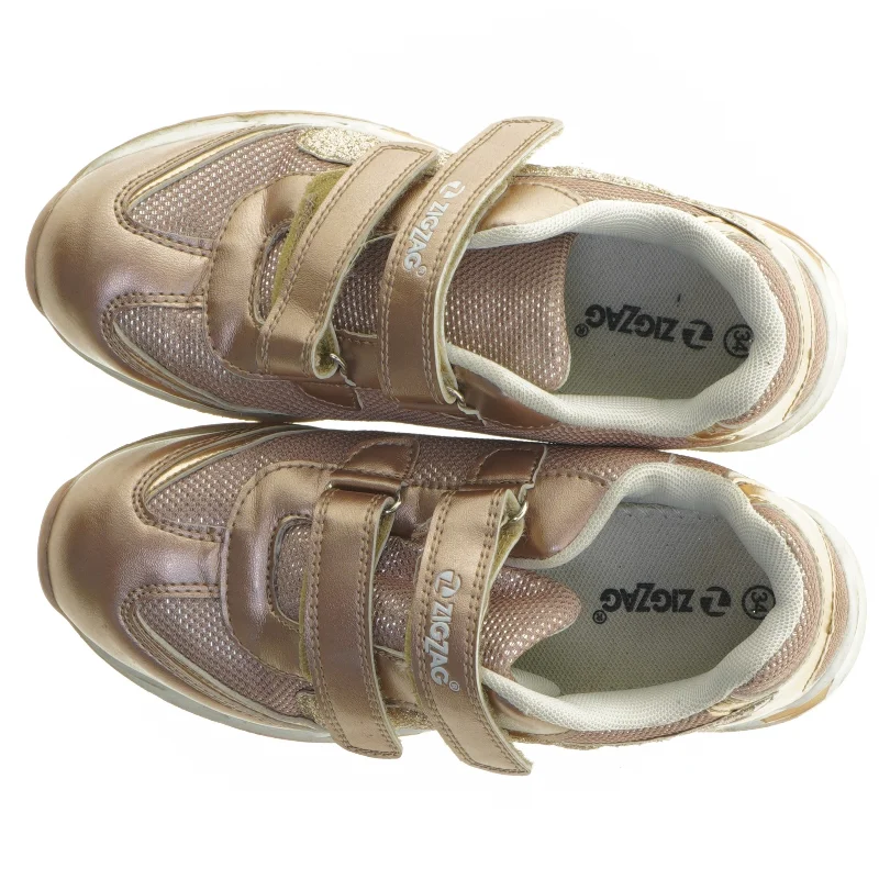 Børnesko med velcro fra ZigZag (str. 34 )