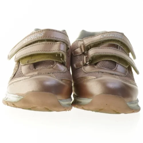 Børnesko med velcro fra ZigZag (str. 34 )