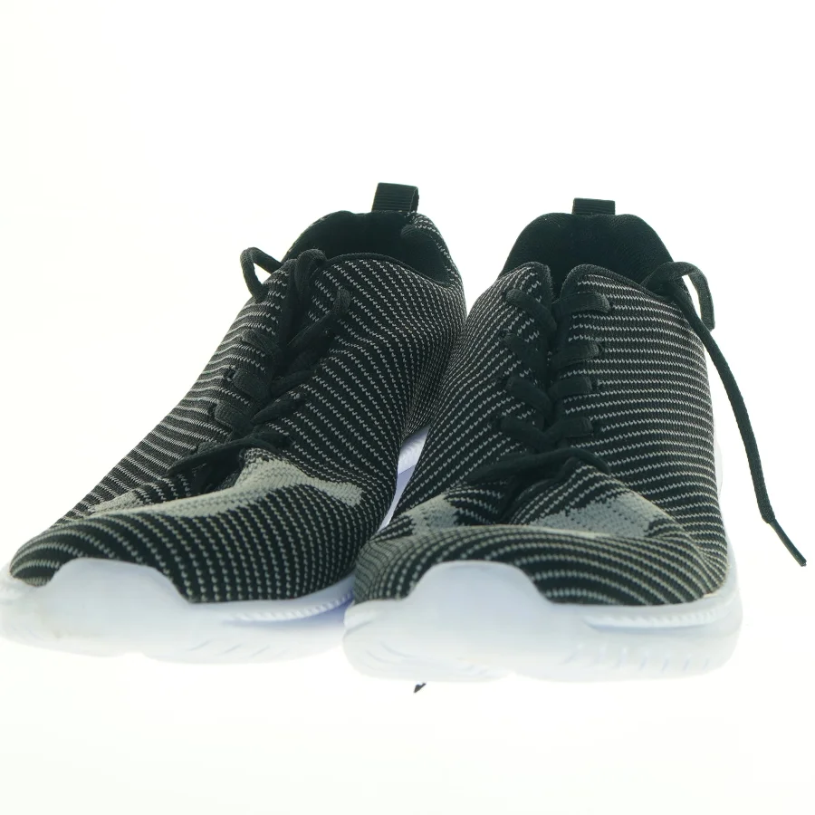 Sorte sneakers fra Viking (str. Udvendig sal 28 cm)