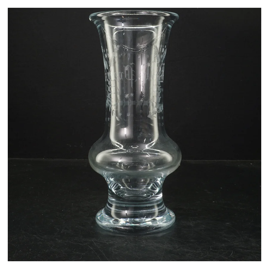 Glasvase med gravering (str. 25 cm)