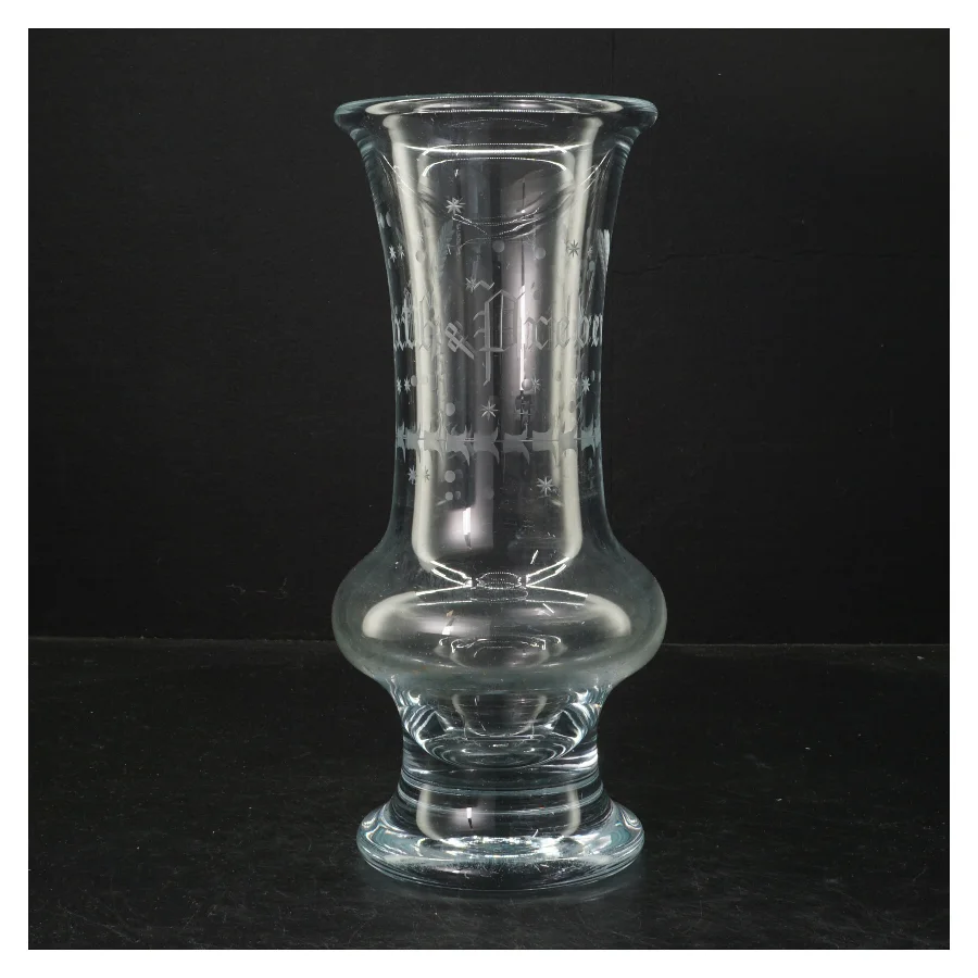 Glasvase med gravering (str. 25 cm)