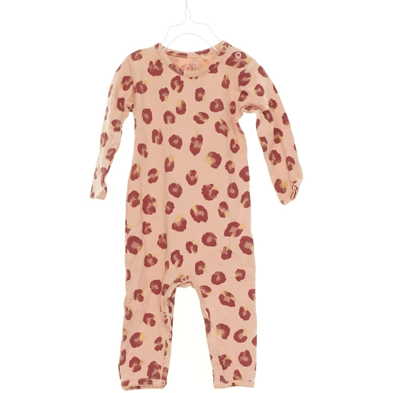 Sovedragt fra Sofie Schnoor (str. 68 cm)