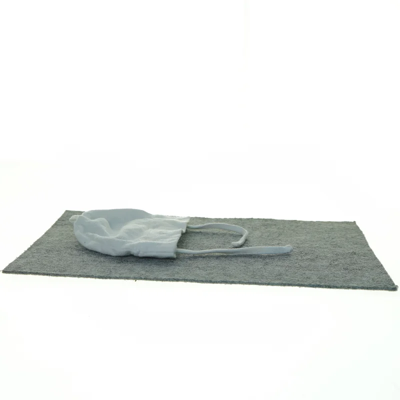 Hvid baby hue fra H&M (str. 62)