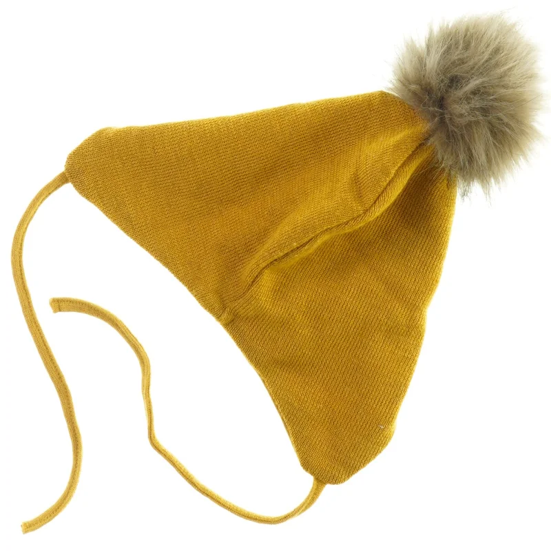 Strikhue med pelskvast fra Racing Kids (str. 68)